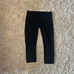 Lululemon Wunder Under Crop in Black.